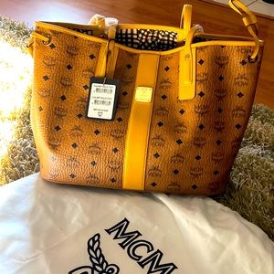 100% Authentic MCM Tote Reversible NEW!! With taxes this bag cost me$736.00